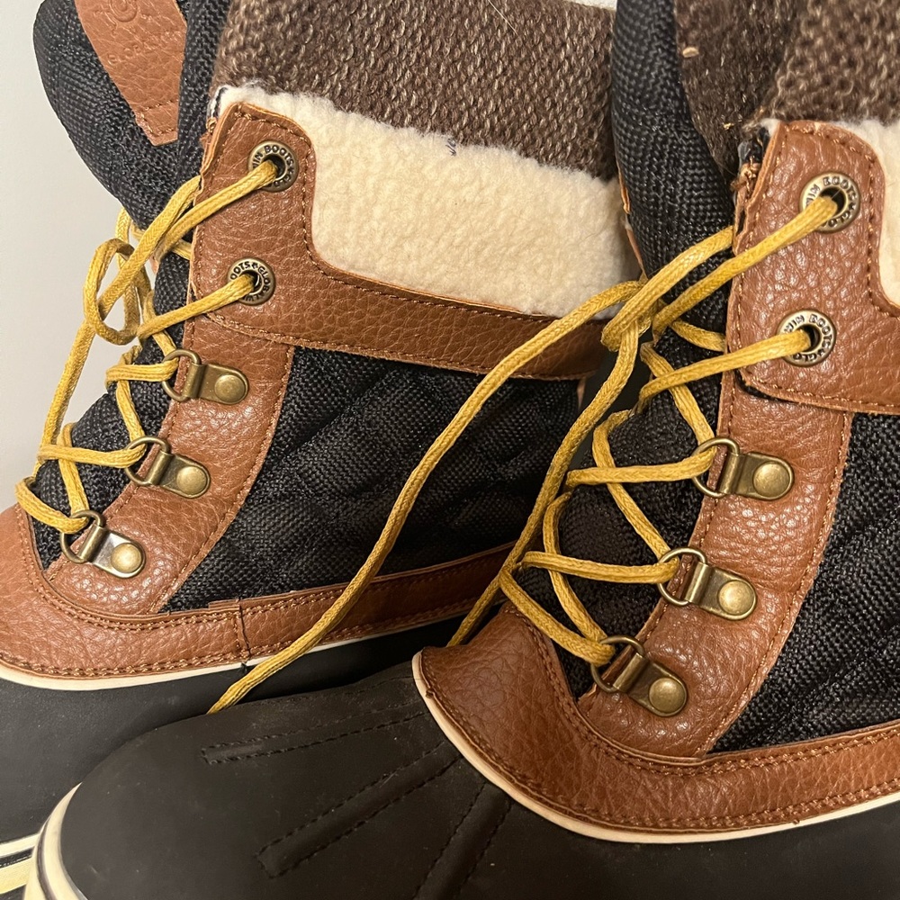 Globalwin Womens Size 10.5 Waterproof Winter Boots Faux Lambswool EUC